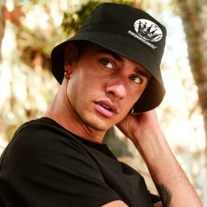 40. Kardaanikunkku - Kalastajanhattu, oliivi, säätönyöri takana